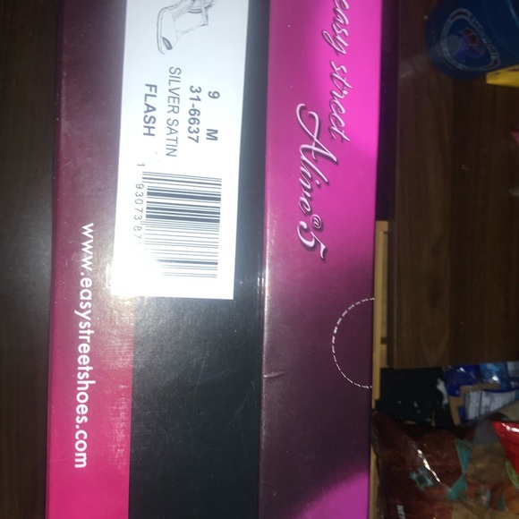 Flash silver satin heel - Picture 7 of 8